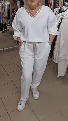 Stylowa Biała Sukienka