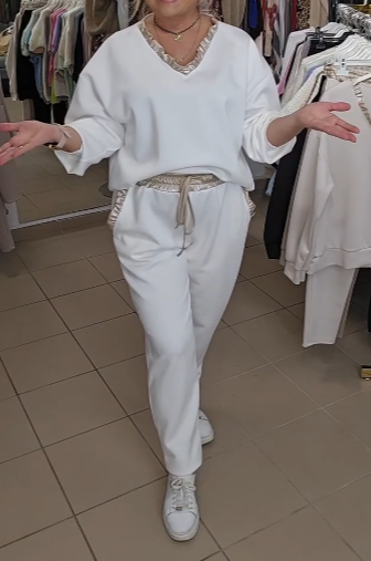 Stylowa Biała Sukienka