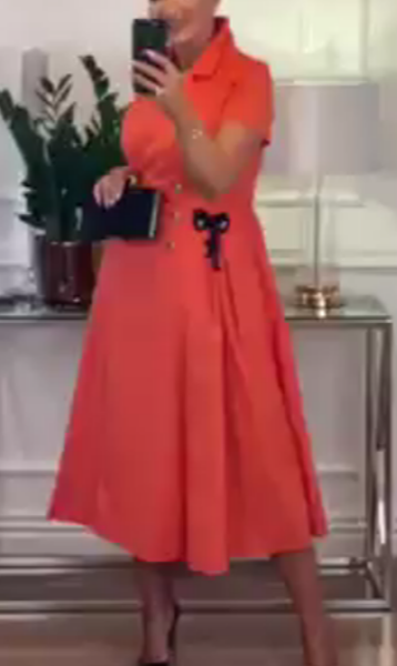 Suknia elegancka z guzikami