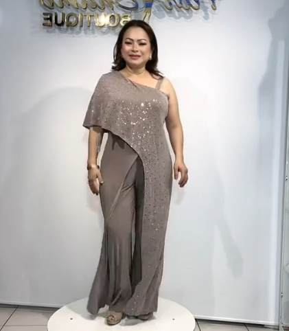 Asymetryczny kombinezon z szerokimi nogawkami, ozdobiony cekinami