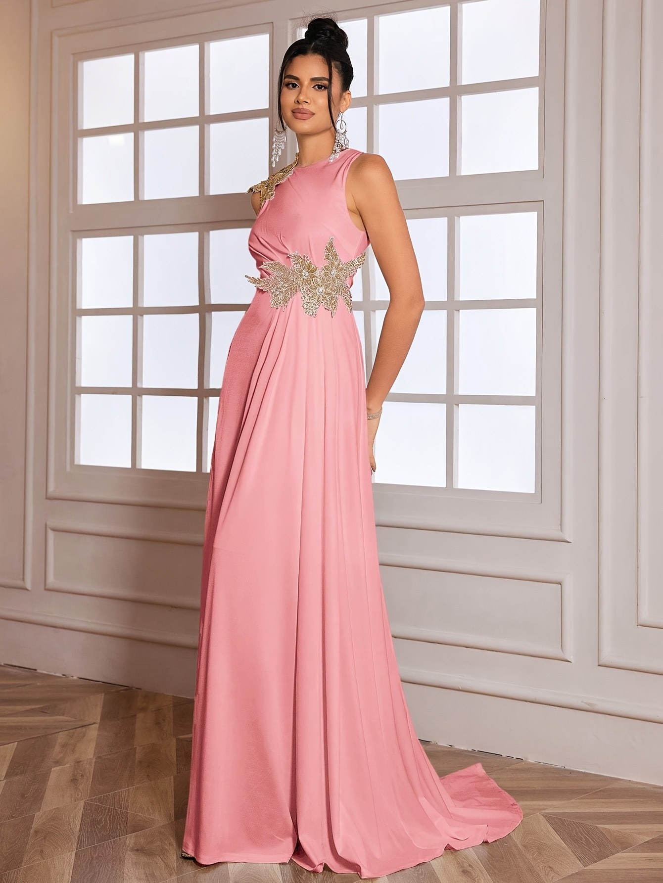 Elegancka sukienka imprezowa bez rękawów dla kobiet