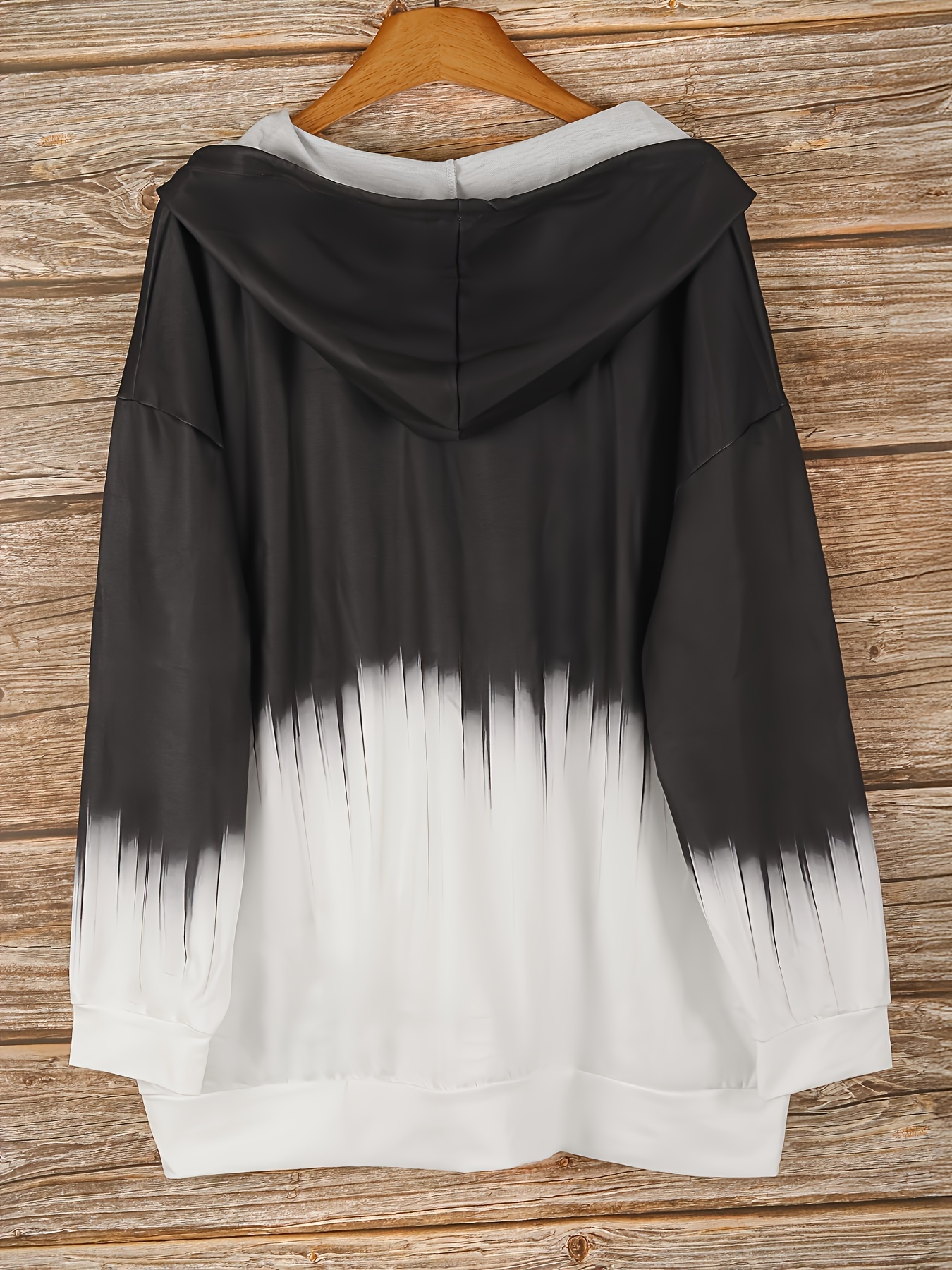 Lekka kurtka z kapturem i gradientem