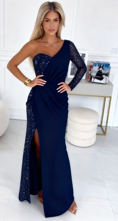 Długa sukienka z rozcięciem na jedno ramię i cekinami