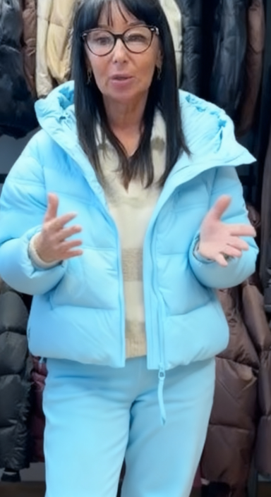 Kurtka puchowa z kapturem i zamkiem błyskawicznym – Styl Uniwersalny na Zimę