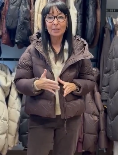 Kurtka puchowa z kapturem i zamkiem błyskawicznym – Styl Uniwersalny na Zimę