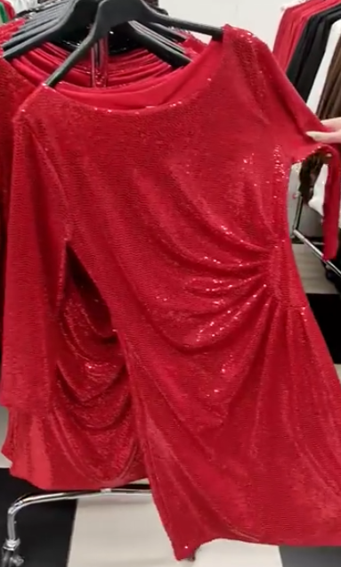 Sukienka z długim rękawem i okrągłym dekoltem z cekinami