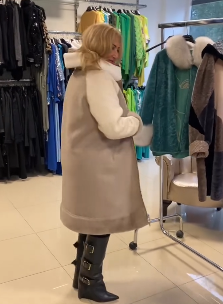 Kurtka z kapturem i dwukierunkowym zamkiem błyskawicznym
