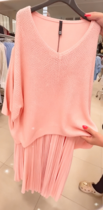 Sukienka dzianinowa z okrągłym dekoltem