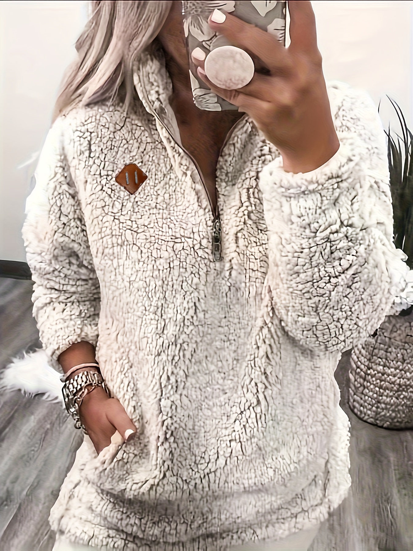 Stylowa i elegancka bluza z kapturem kierunkowym