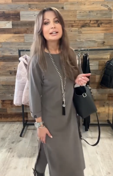 Sukienka casualowa, rękawy 3/4, okrągły dekolt, rozcięcie