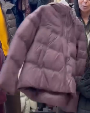 Kurtka puchowa z kapturem i zamkiem błyskawicznym – Styl Uniwersalny na Zimę