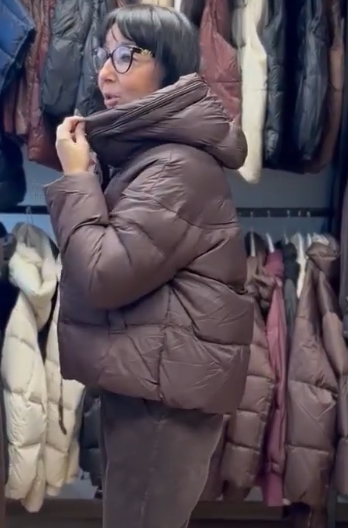 Kurtka puchowa z kapturem i zamkiem błyskawicznym – Styl Uniwersalny na Zimę