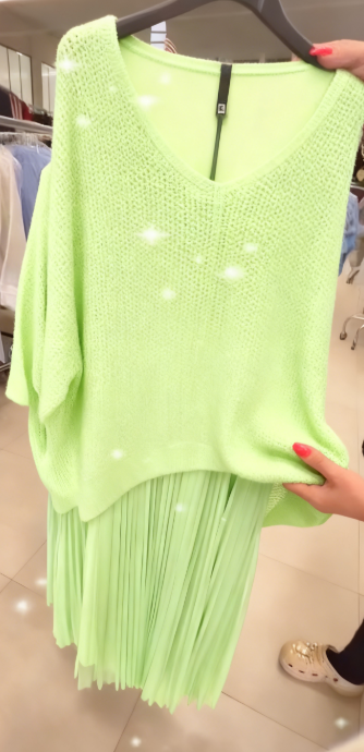 Sukienka dzianinowa z okrągłym dekoltem