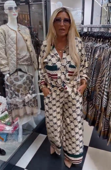 Dwuczęściowy, wzorzysty, damski garnitur casualowy z kieszeniami