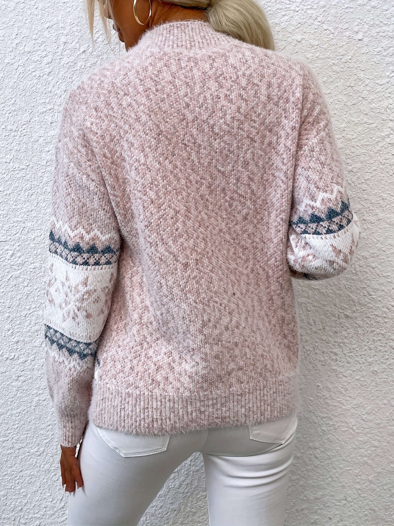 Sweter damski z golfem na jesień i zimę