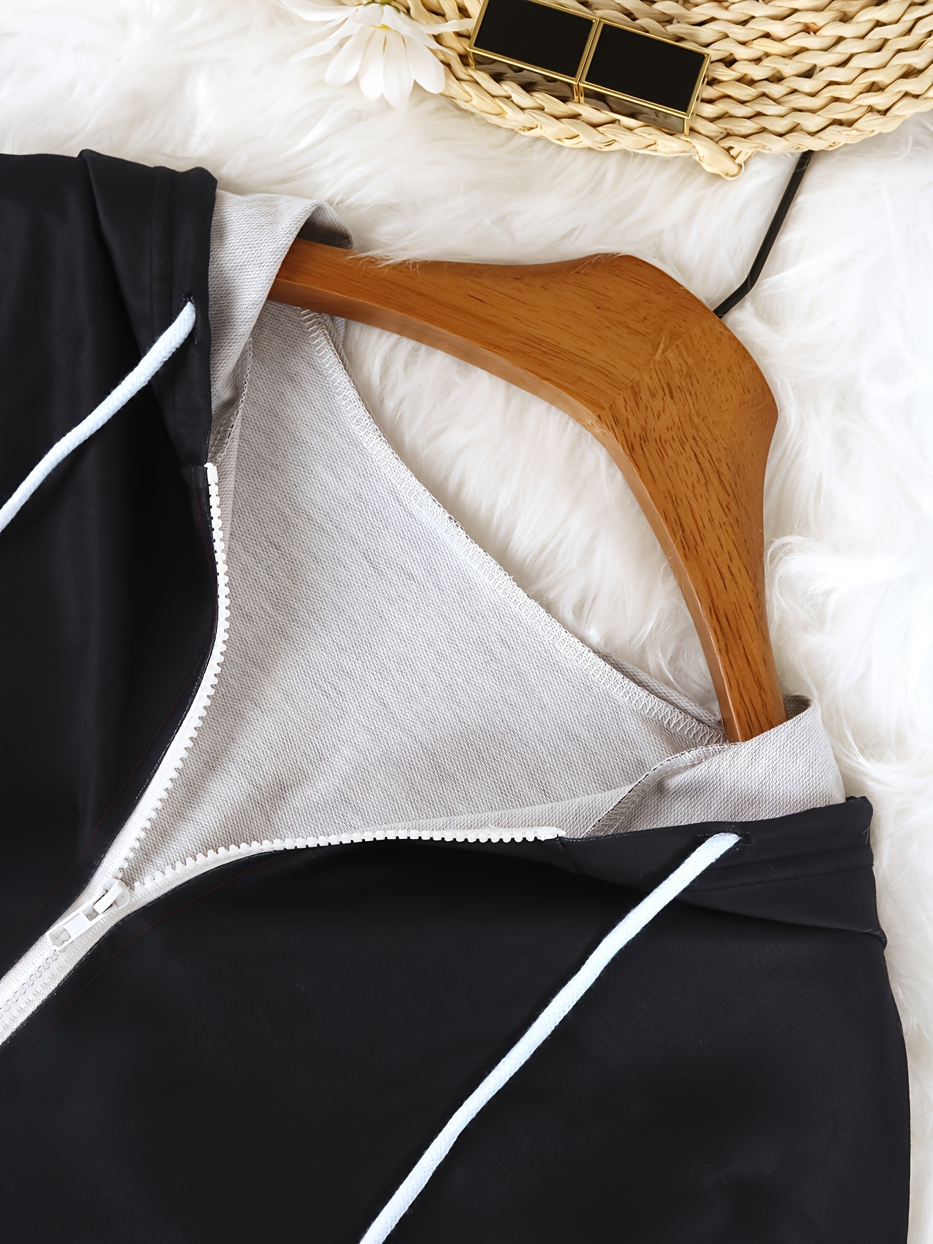 Lekka kurtka z kapturem i gradientem