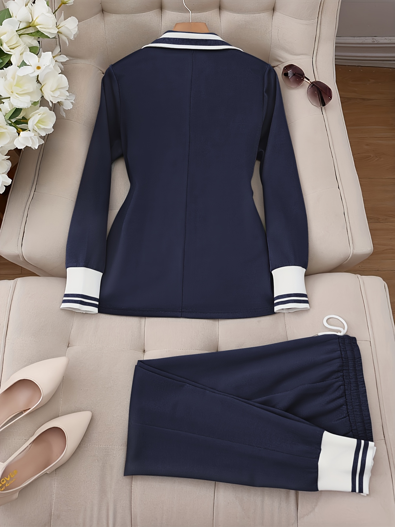Elegancki beżowy garnitur z dwoma guzikami - Chic Solid