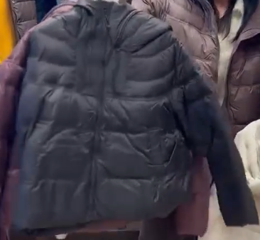 Kurtka puchowa z kapturem i zamkiem błyskawicznym – Styl Uniwersalny na Zimę