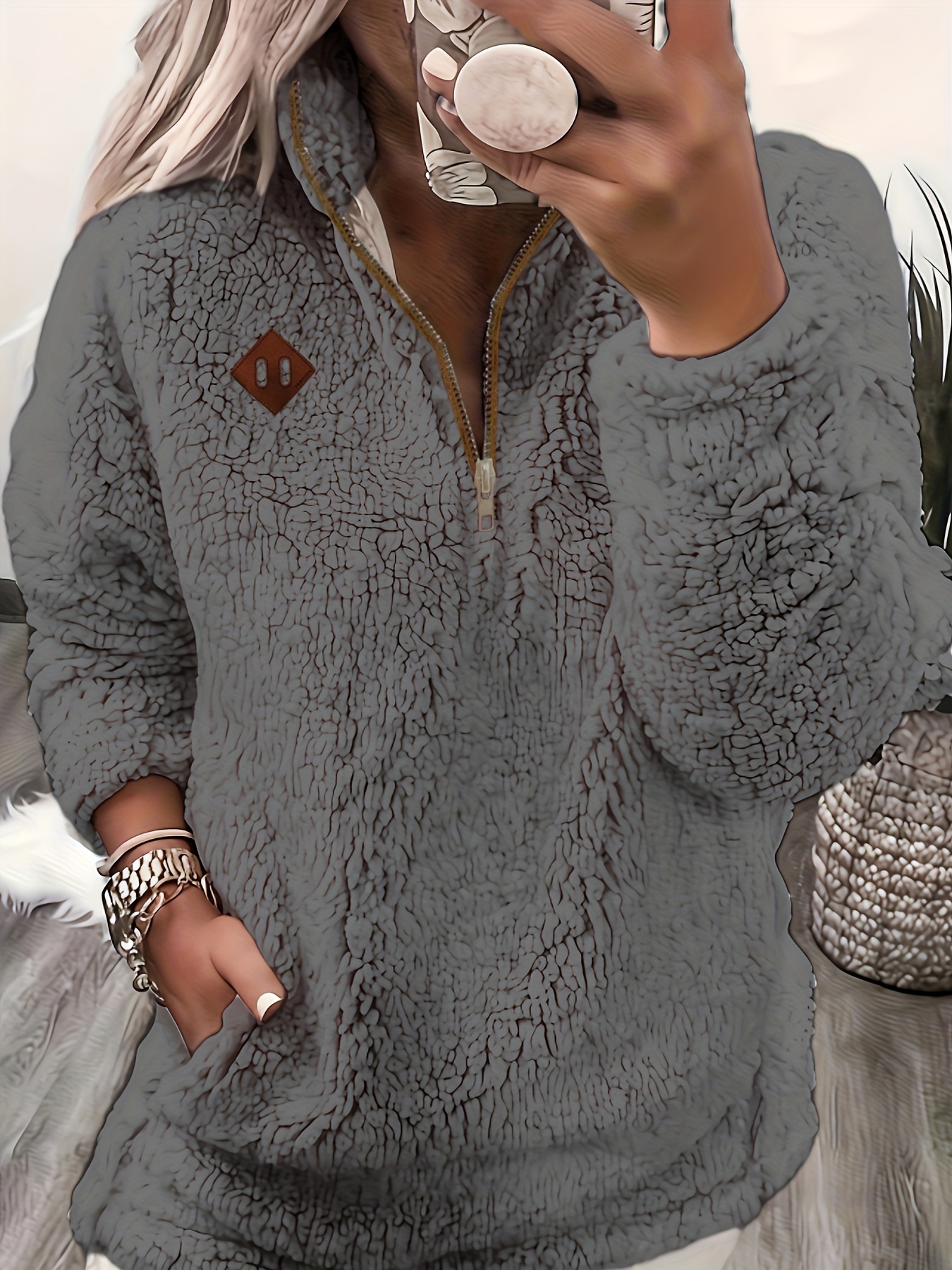 Stylowa i elegancka bluza z kapturem kierunkowym