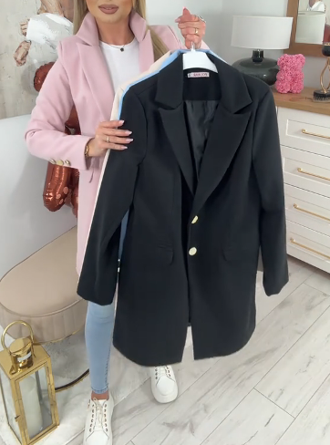 Elegancki wełniany krótki płaszcz z klapami