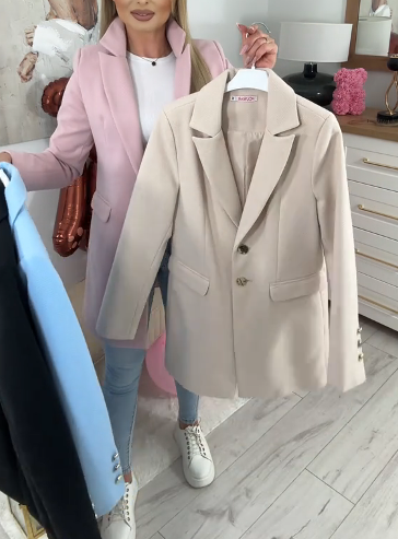 Elegancki wełniany krótki płaszcz z klapami