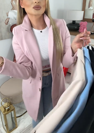 Elegancki wełniany krótki płaszcz z klapami