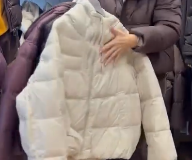 Kurtka puchowa z kapturem i zamkiem błyskawicznym – Styl Uniwersalny na Zimę