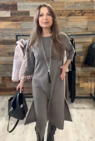 Sukienka casualowa, rękawy 3/4, okrągły dekolt, rozcięcie