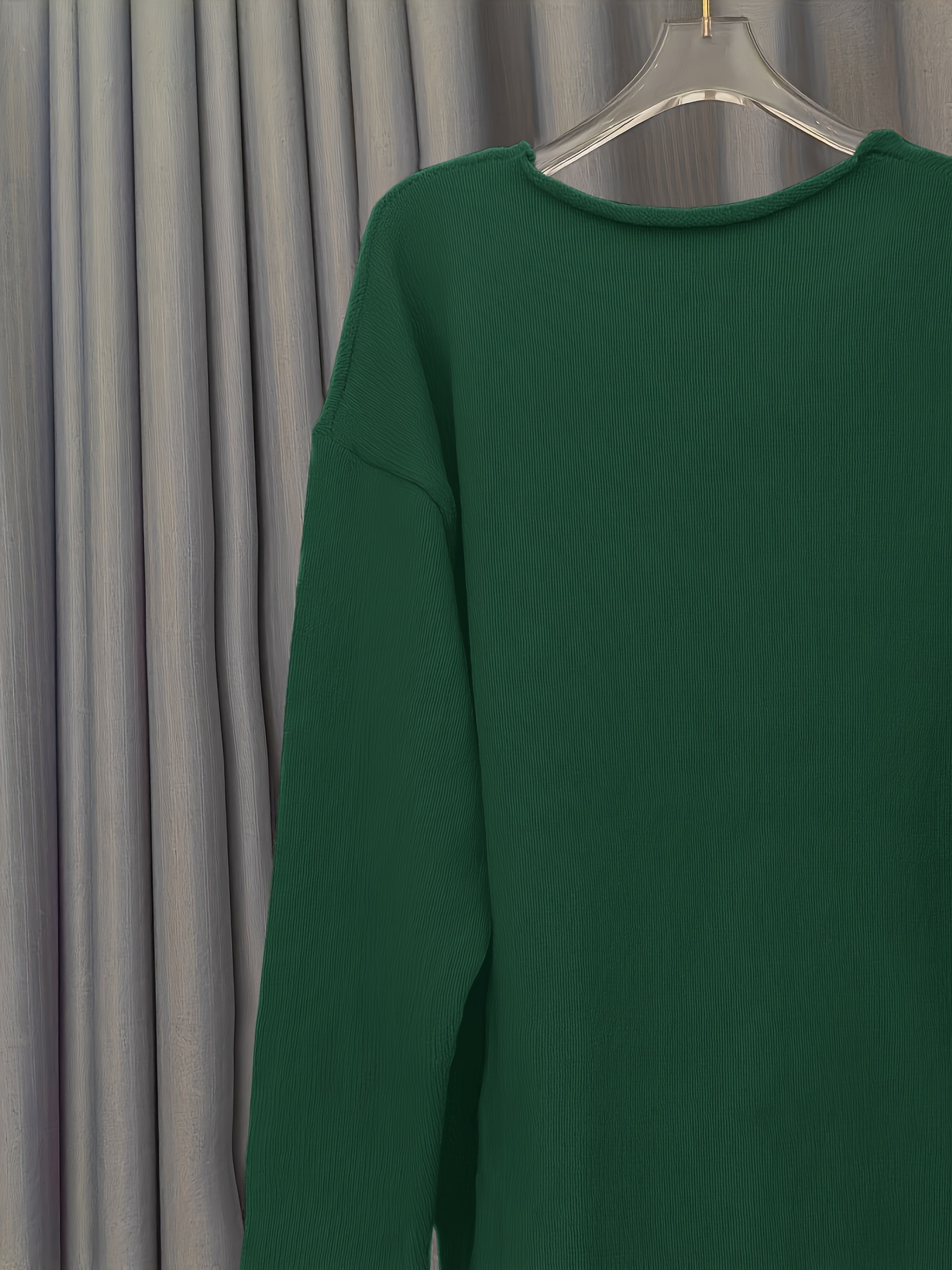 Sweter damski z dekoltem w serek na jesień/zimę