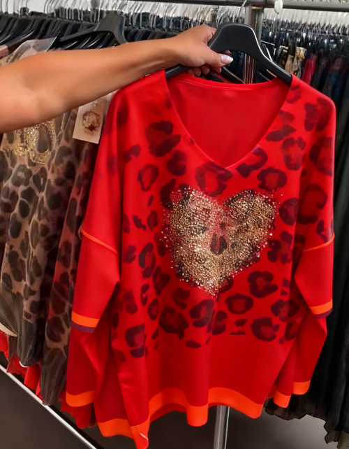 Koszula z nadrukiem w panterkę, dekoltem w serek, długimi rękawami i wzorzystym logo.