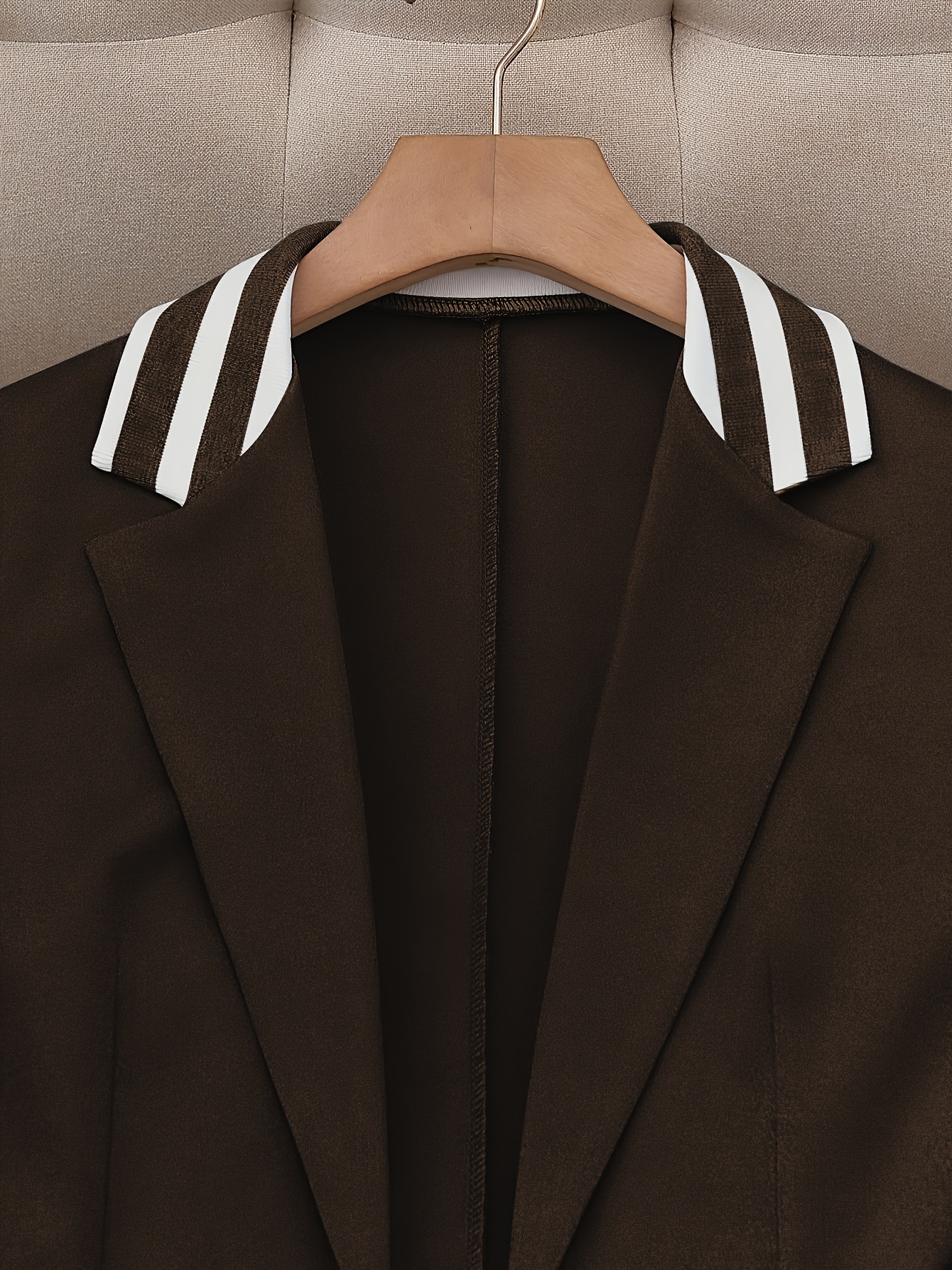 Elegancki beżowy garnitur z dwoma guzikami - Chic Solid