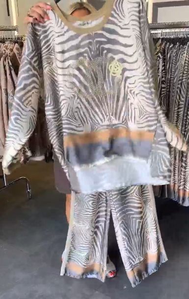 Garnitur z nadrukiem zebry, okrągły dekolt, długie rękawy