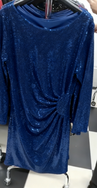 Sukienka z długim rękawem i okrągłym dekoltem z cekinami