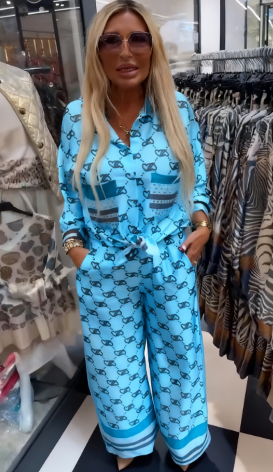 Dwuczęściowy, wzorzysty, damski garnitur casualowy z kieszeniami