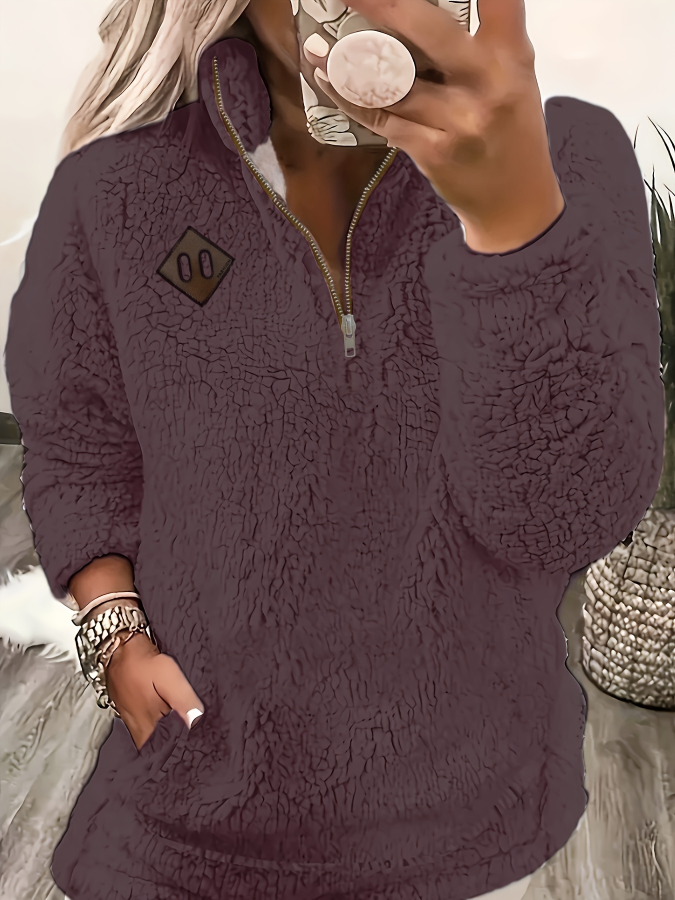 Stylowa i elegancka bluza z kapturem kierunkowym