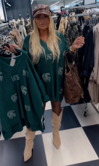 Sukienka sweterkowa z okrągłym dekoltem