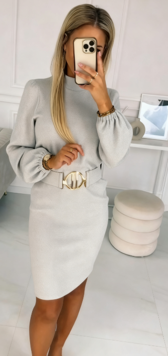 Sukienka z długim rękawem, okrągłym dekoltem, z paskiem