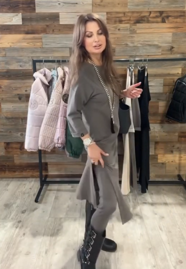 Sukienka casualowa, rękawy 3/4, okrągły dekolt, rozcięcie