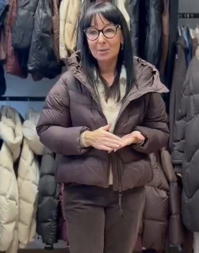 Kurtka puchowa z kapturem i zamkiem błyskawicznym – Styl Uniwersalny na Zimę