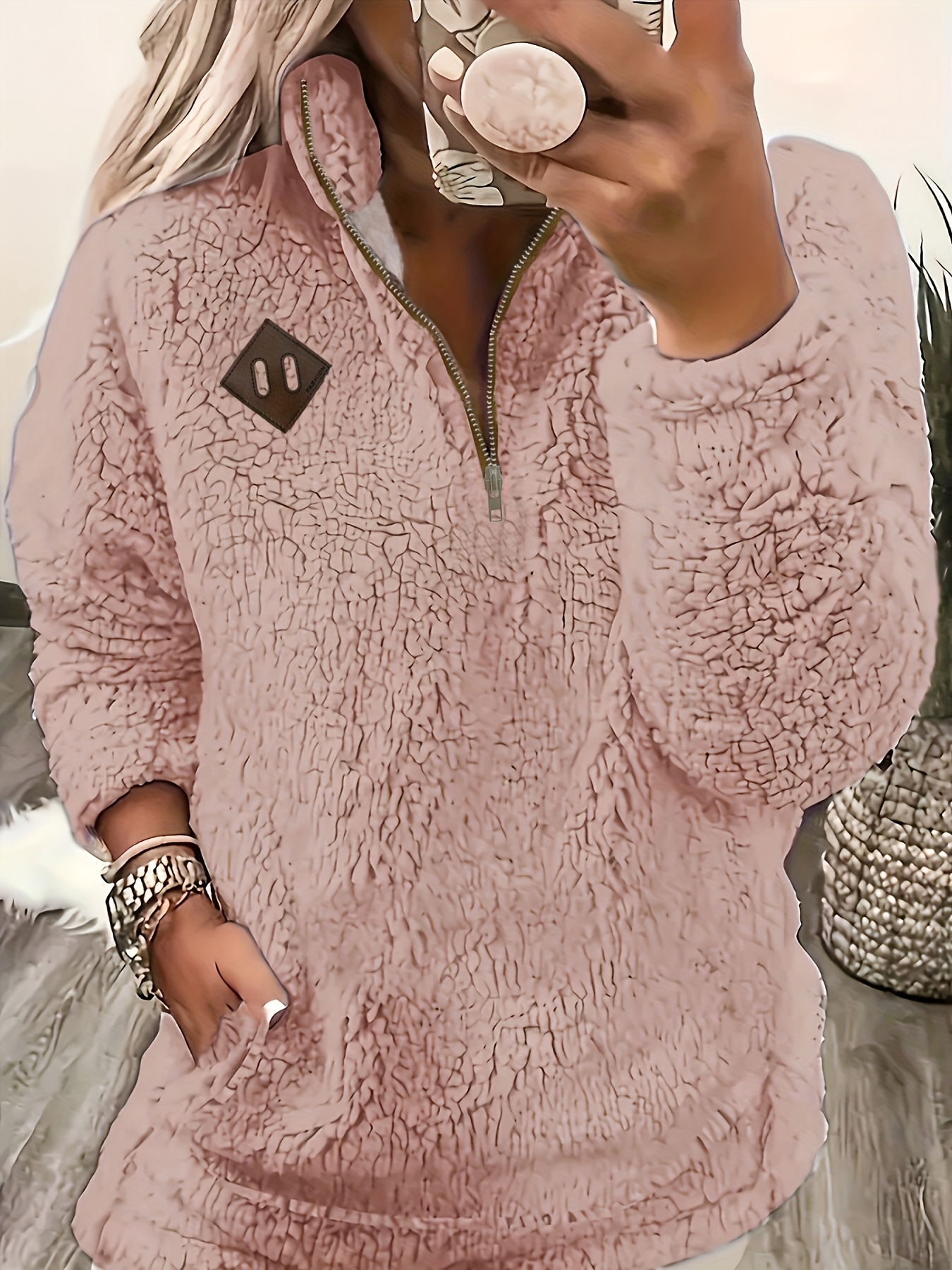 Stylowa i elegancka bluza z kapturem kierunkowym