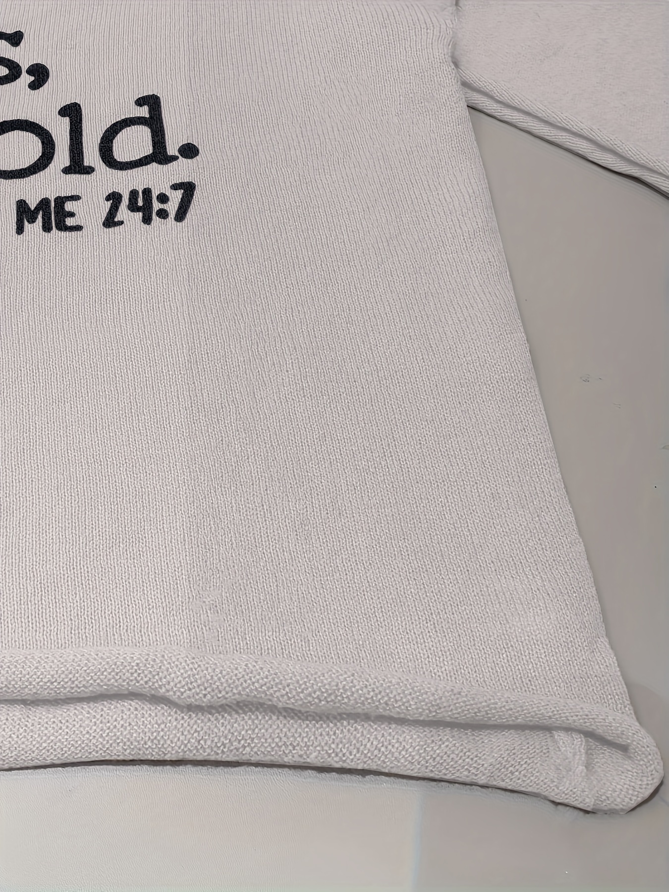 Sweter damski z dekoltem w serek na jesień/zimę