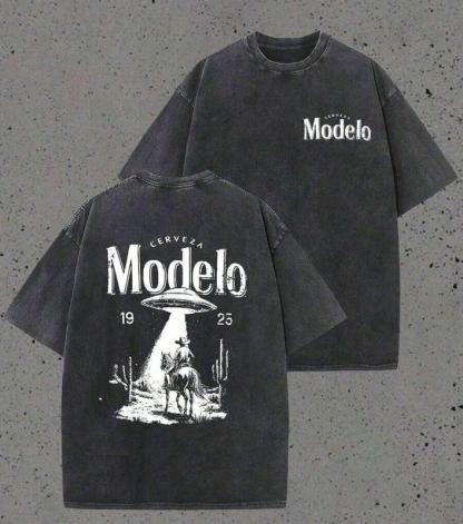 Modelo UFO Cowboy Vintage Tee – Retro Y2K Oversized Streetwear Shirt ✨