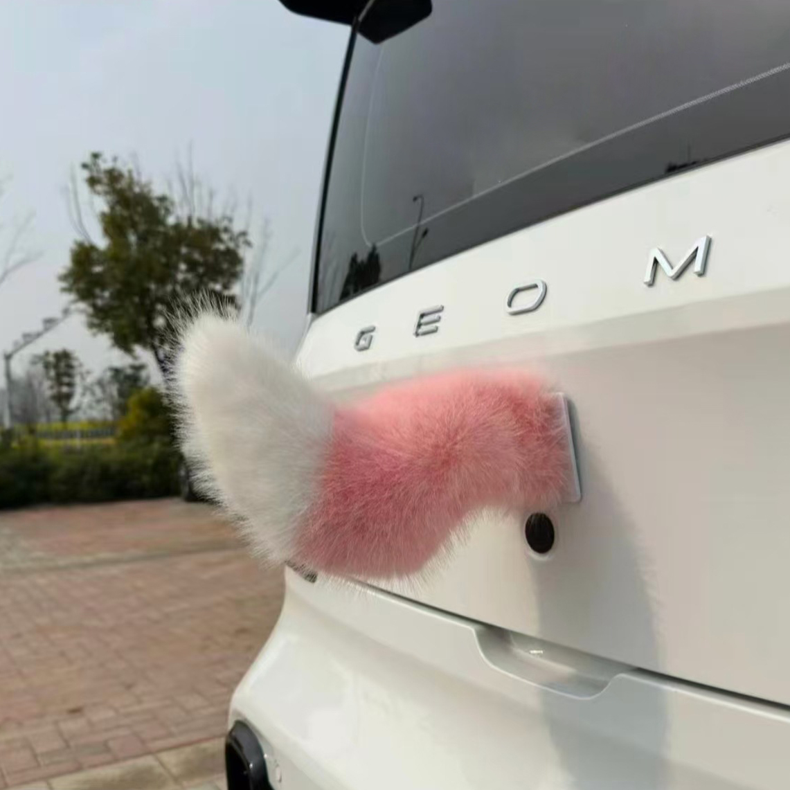 Electric Car Tail Ornament – Moving Animal Tail Decoration for Vehicles