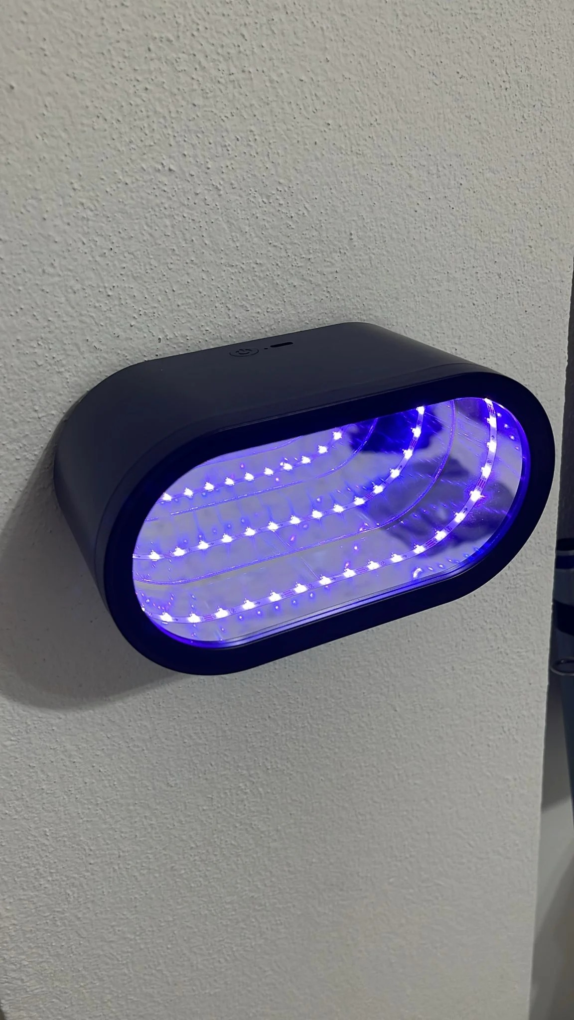 ✨ LED Mirror Garage Key Holder – Wall Mounted Glow Rack 🔑🚗