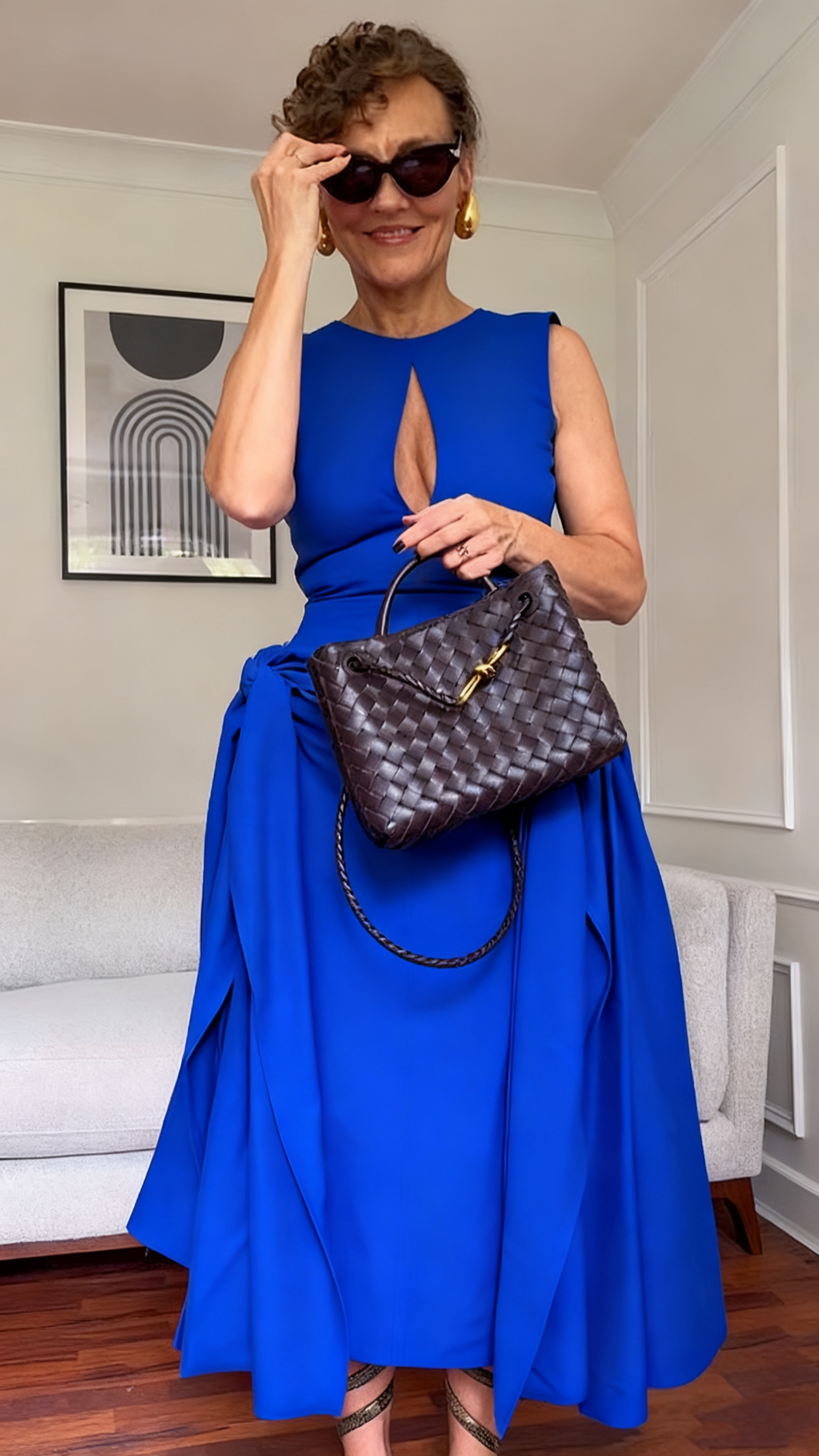 Suknia bez rękawów z odcięciem w dekoltzie i farszką maxi👗 Wysoka jakość, idealna dla kobiet z charakterem