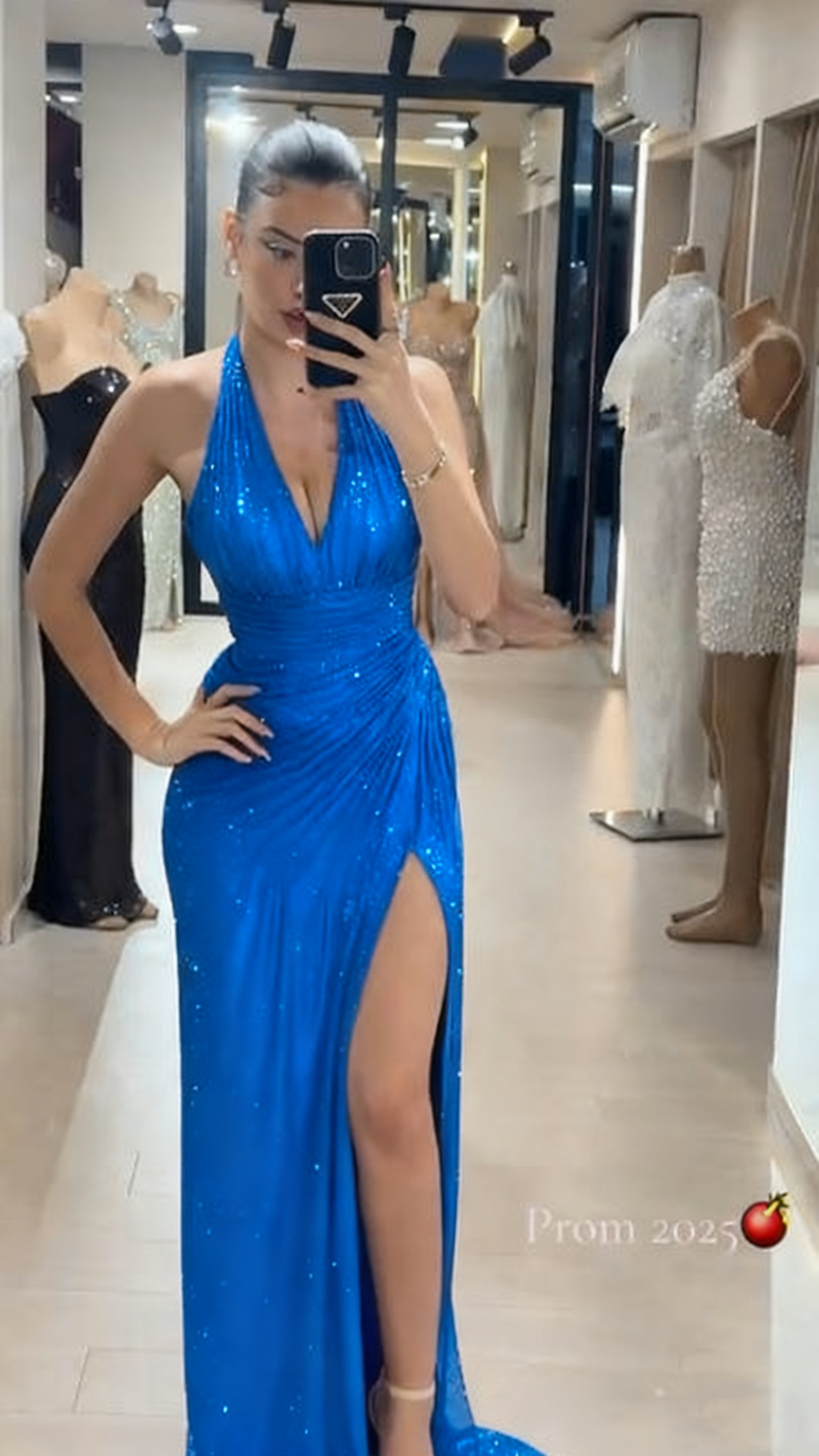 Suknia wieczorowa z głębokim dekoltem, silueta dopasowana, trendowo seksualna👗 Fashion Nowość! Super Oferta na Unikalną Kreację 🎉
