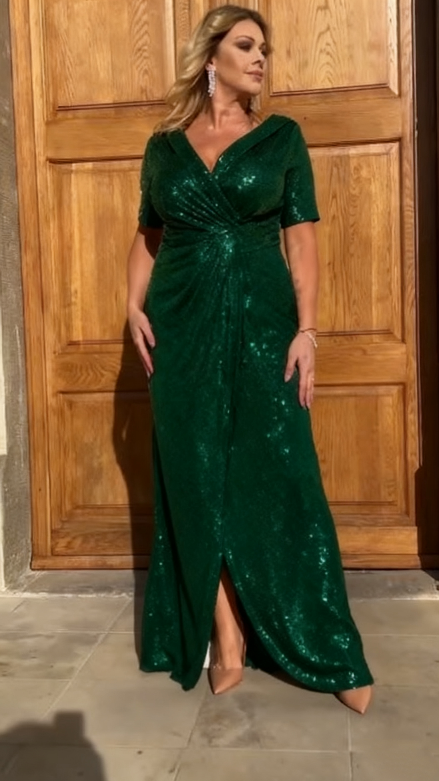 Suknia balowa z pailletami, dekoltem V i wysokim rozcięciem👗 Moda Plus Size! Promocja na Wyjątkową Kreację 🎉