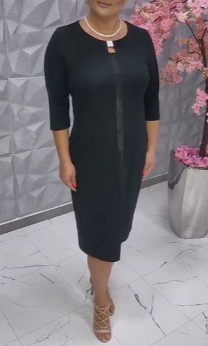 Czarna sukienka etui