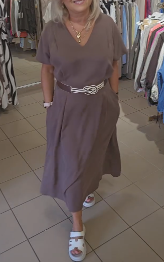Brązowa Sukienka z Paskiem