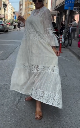 Sukienka z haftem lace